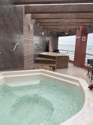 Departamento 3 Dormitorios vista al mar Tonsupa, Ecuador. in Atacames