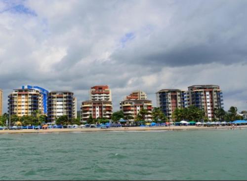 Departamento 3 Dormitorios vista al mar Tonsupa, Ecuador. in Atacames