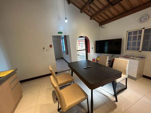 酒姑三合院民宿 in Erlun Township