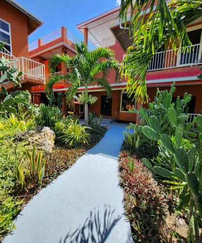 Carolina Point Resort near สนามบินนานาชาติอาร์เทอร์ นโปเลียน เรย์มอนด์ โรบินสัน