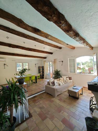 Provencal detached house and private pool in Trois Moulins