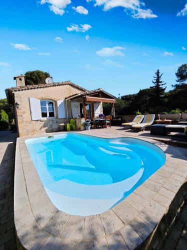 Provencal detached house and private pool in Trois Moulins