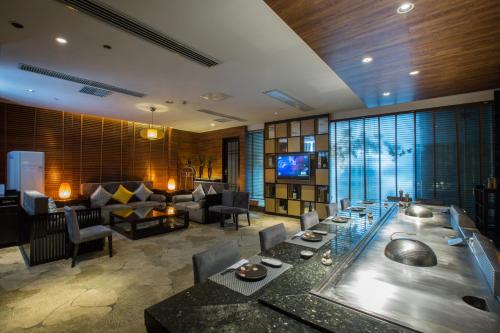 Restaurant, Grand Sun City Hotel-Located city center Metro Access in Furong