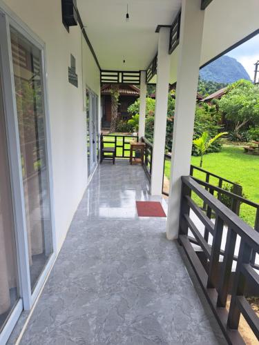 Lattanavongsa guesthouse and Bungalows in Muang Ngoy