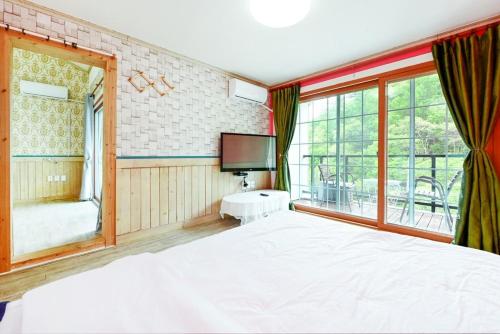 room detail thumbnail 0