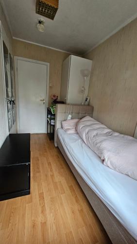 Room B - Single bedroom - B&B - shared with others - not private - hostel, Harstad (fotografie 7)