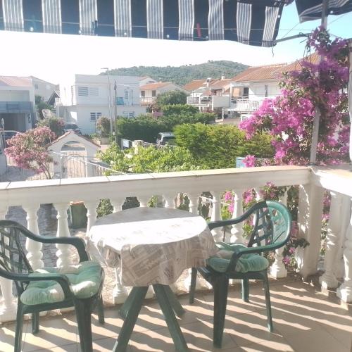 Apartments Antonela with seavies 2