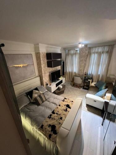 Westminster Abbey Suite- Prime Parliament Location - image 6