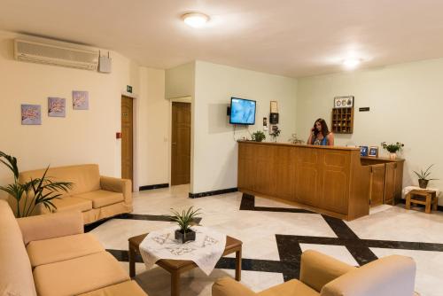 Mythos Beach Hotel Apartments - image 4