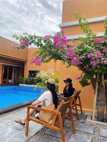 PUN Retreat & Coffee in Train Station