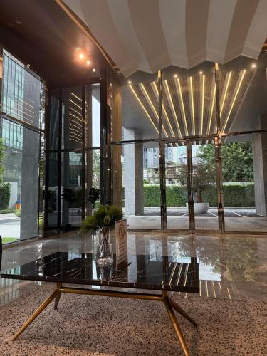 Brand New 2 bedroom near Paragon - image 13
