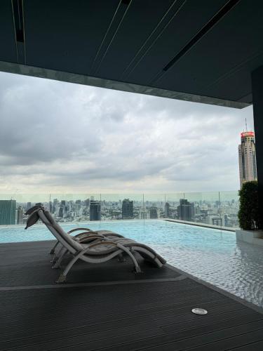 Brand New 2 bedroom near Paragon - image 7