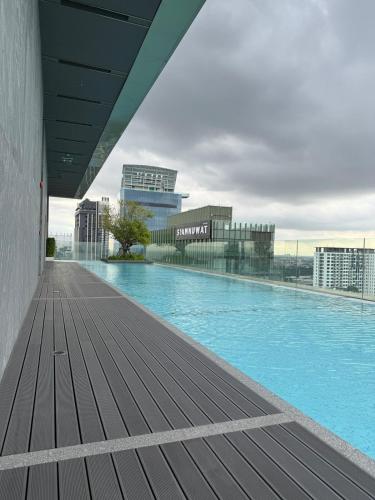 Brand New 2 bedroom near Paragon - image 12