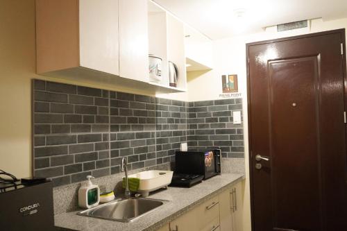 Studio Condo Unit at Standford Suites 3, Silang (foto 9)