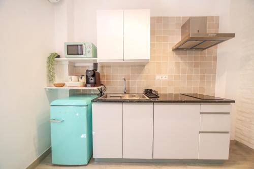 iYOURBASICS Lovely Studio Hinestrosa 23 FREE WIFI&AC 3