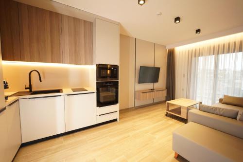 共用Lounge/電視區, Sunrise Luxury Apartments in 法拿里