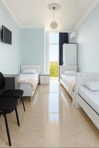 3 twin beds