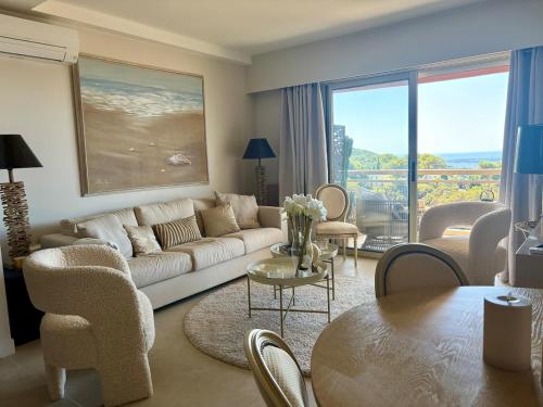 Stunning 3-Room with Panoramic Views Over Cannes, Le Cannet