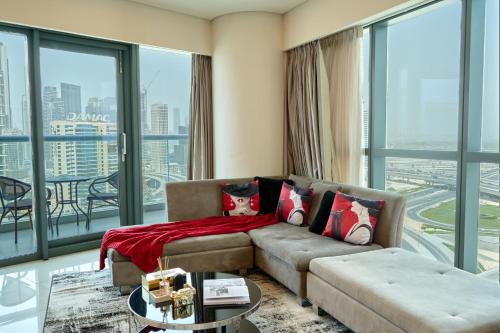 Luxurious 2BDR Apartment in Paramount Towers with Burj Khalifa Views, Dubai (foto 2)