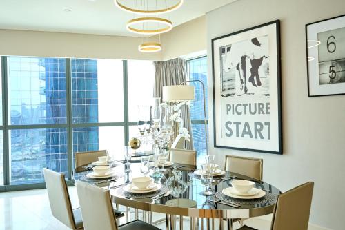 Luxurious 2BDR Apartment in Paramount Towers with Burj Khalifa Views, Dubai (foto 4)