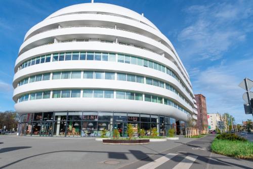 Ovo Comfy Studio with Balcony by BookingHost, Breslau (Foto 6)