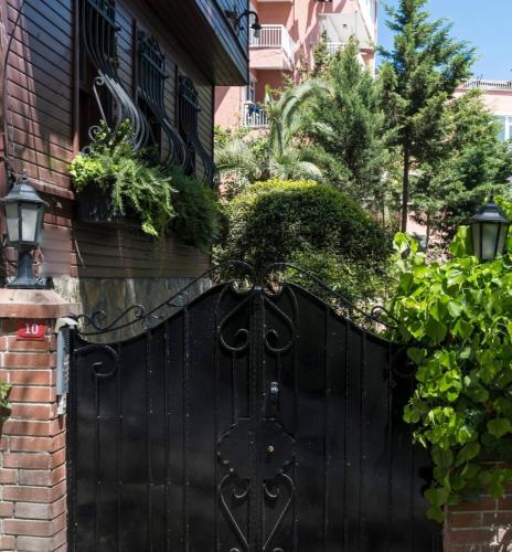 Beautiful Modern Bright 2BD Patio Duplex #179 - image 8