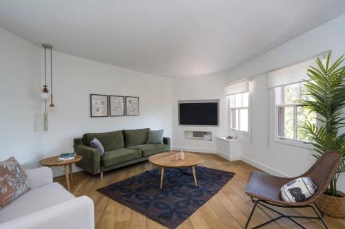 Beautiful Modern Bright 2BD Patio Duplex #179 - image 13