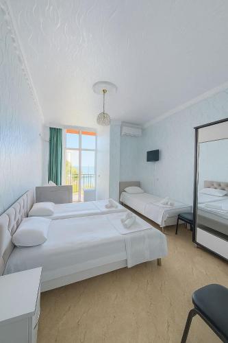 4 twin beds