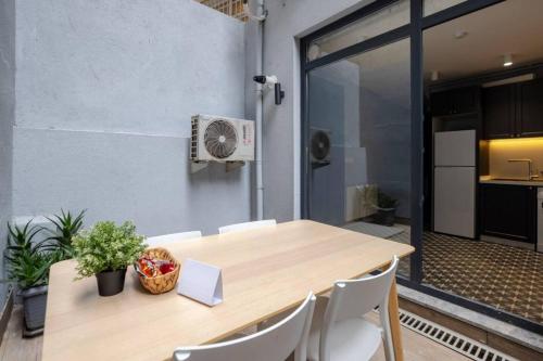 Amazing Luxury Duplex High Ceiling Patio! #403 - image 8