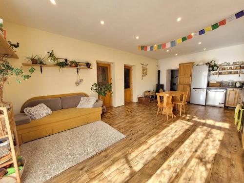 Apartment in Markoušovice (Apartment in Markousovice) in มาร์คูโซวิเซ