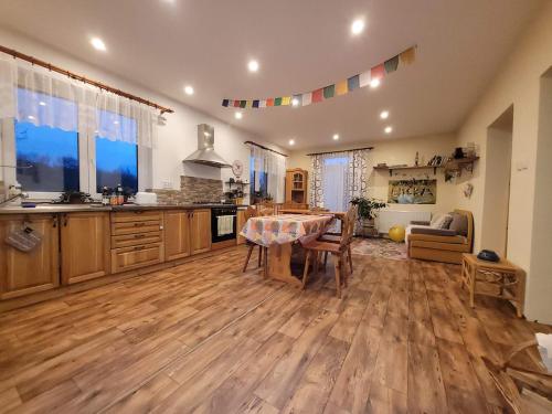 Apartment in Markoušovice (Apartment in Markousovice) in มาร์คูโซวิเซ