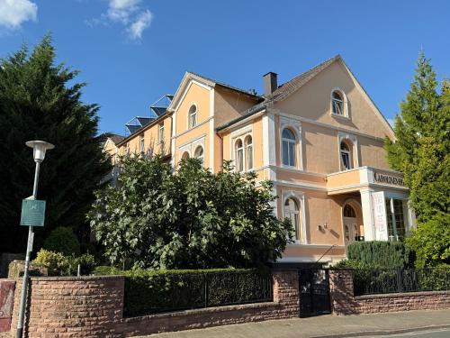 Hotel Carolinenhof 344m von St. Georg Kirche entfernt