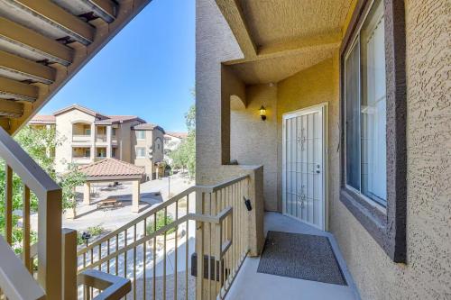Sunny Mesa Condo with Pool, Patio & Grill in Apache Junction