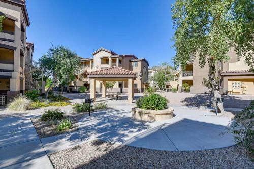 Sunny Mesa Condo with Pool, Patio & Grill in Apache Junction