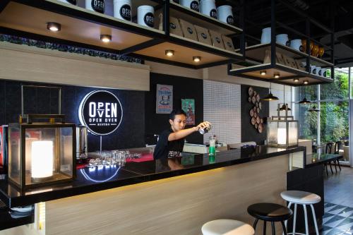 Highly-rated bar