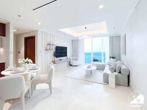 18th-Floor 1BR Beachfront in Palm Jumeirah, Dubai, Dubaj