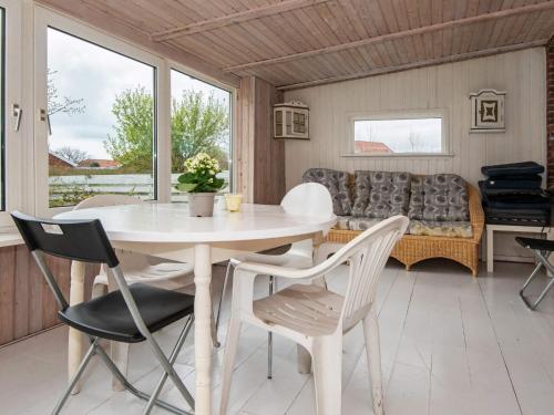  6 person holiday home in Ringkøbing-By Traum in Ringkøbing