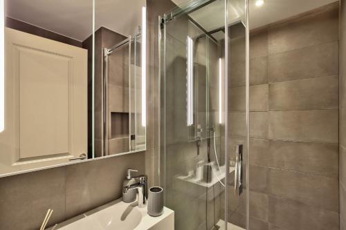 UrbanFlat 75 - Grand Apartment near Jardin du Luxembourg - image 5