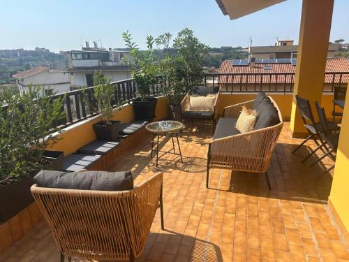 GRANDE APPARTAMENTO su DUE LIVELLI con TERRAZZA in Prima Porta