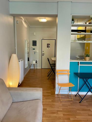 Colorful Apartment with Stunning Park View - image 3