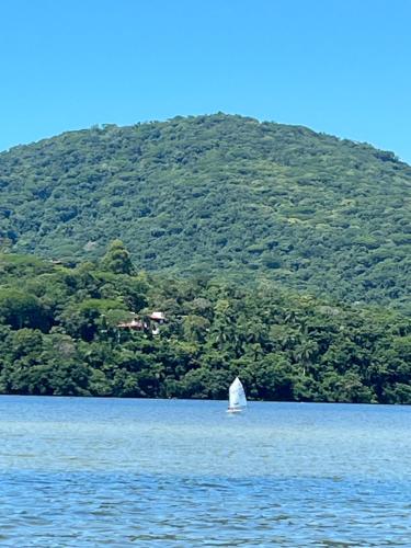 Estudio terreo nas margens da Lagoa in Lagoa da Conceicao