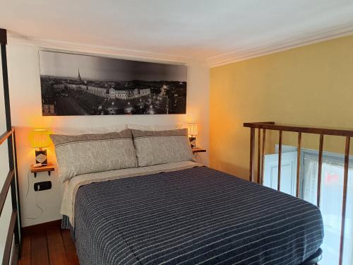 lovely vintage apartment in Турін