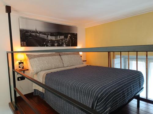 lovely vintage apartment in Турін