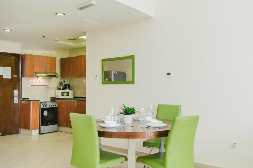 RH- Convenient 1BR, Central, Walk to Mall of Emirates, Al Barsha1, Dubai (photo 7)