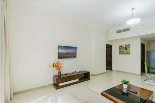RH- Convenient 1BR, Central, Walk to Mall of Emirates, Al Barsha1, Dubai (photo 6)