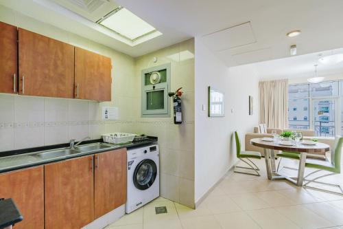 RH- Convenient 1BR, Central, Walk to Mall of Emirates, Al Barsha1, Dubai (photo 10)