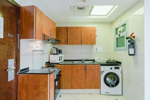 RH- Convenient 1BR, Central, Walk to Mall of Emirates, Al Barsha1, Dubai (photo 11)