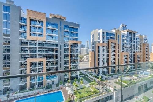 Studio in Azizi with Free Pool and Gym Access, Dubái