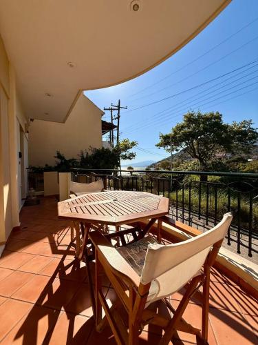 Trizonia View Beach House - Glyfada Village by MPS in 네아 트리조니아