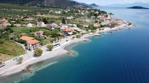 Trizonia View Beach House - Glyfada Village by MPS in 네아 트리조니아